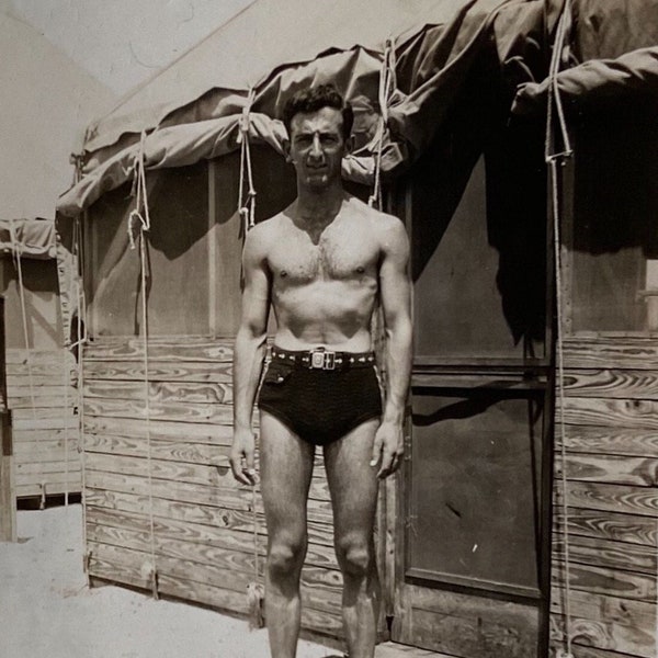 Original Vintage Photograph | On Base Physique