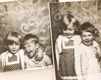 Dos fotografías originales de época / Amor fraternal, amor fraternal
