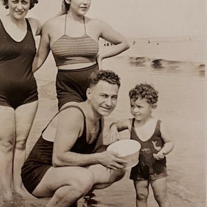 Original Antique Photograph | Family Holiday | 1934