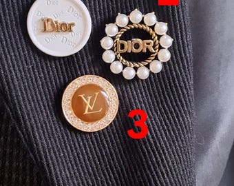 Brooches made from an upcycling buttons, recycled vintage jewelry