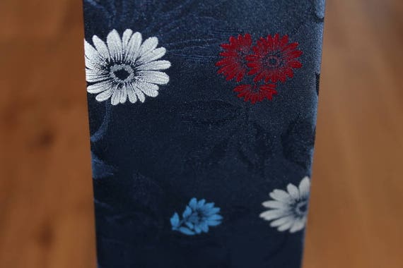 1970s Vintage Simpsons Mens Tie - Blue with daisy… - image 5