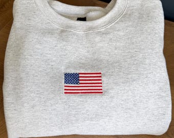 Sudadera con cuello redondo y bandera estadounidense