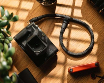 Kurzes Kameraseil, Handschlaufe, Kameragurt in Schwarz für Analoge und DSLR Kamera - Vintage Camera Strap