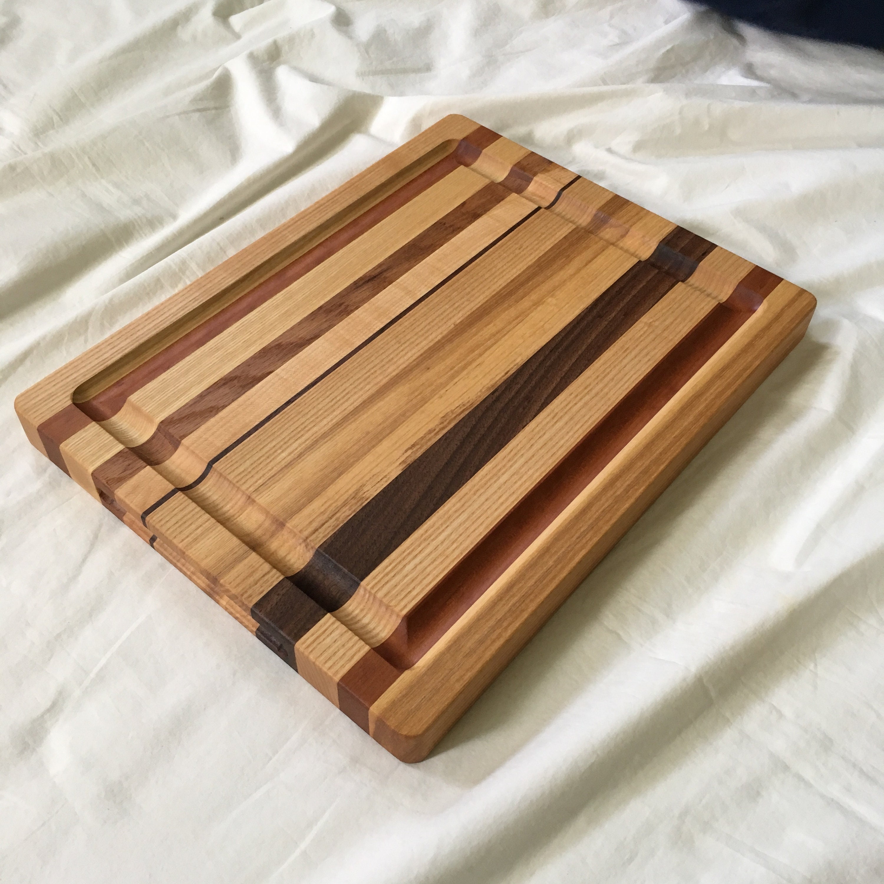 cutting board with moat