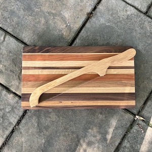 Wood Bread Board with Onboard Bow Bread Knife Storage