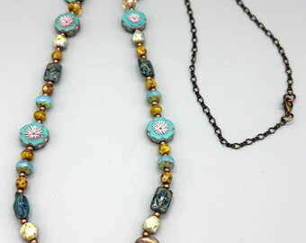Collar con cuentas de flores y hojas de cristal checo – Collar con cadena botánica turquesa y marrón