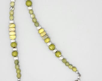 Collar de cuentas de turquesa africana: piedra preciosa verde, jade y serpentina