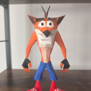 Crash Bandicoot-figur 23 cm (9 tum)