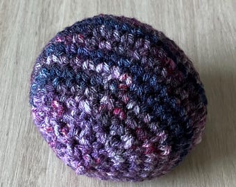 Pelota de ganchillo Hacky Sack con combinación de colores jaspeados morados