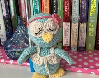 Peluche de búho tejido a crochet: hilo suave, chal extraíble, seguro para todas las edades.