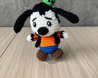 Mini Goofy amigurumi con soporte