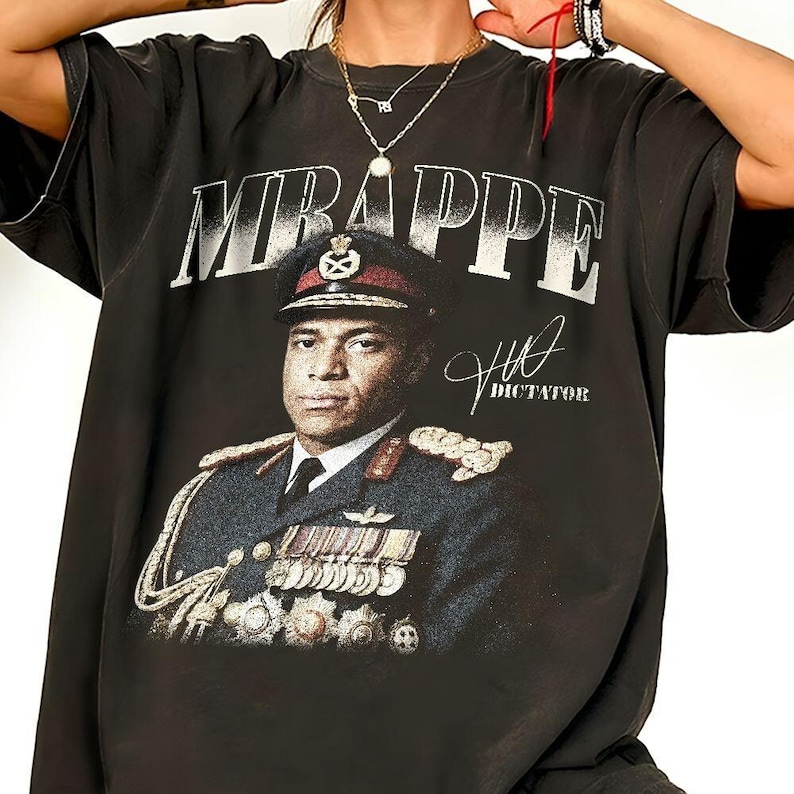 Kylian Mbappé Dictator Signature World Soccer Vintage T-shirt, Retro voetbalshirt afbeelding 3