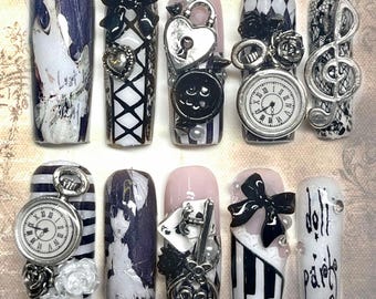 Uñas postizas con diseño de piano gótico, juego de dijes de reloj de arlequín de anime Y2K