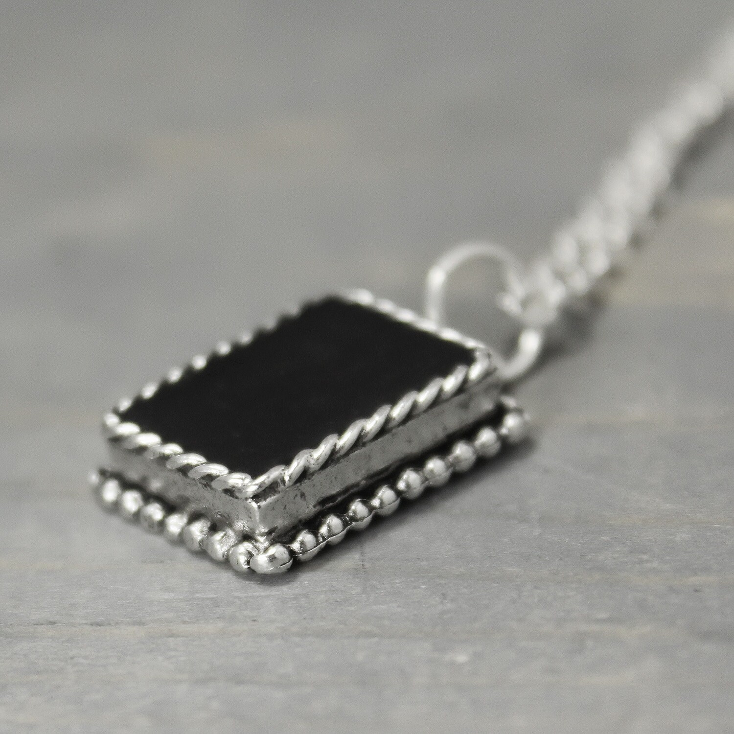 Black Tourmaline Seven Chakra Pendant, Size: 55 Mm At Rs 100/piece In - Foto 2