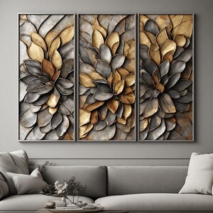 Peut inclure: Un ensemble de trois panneaux muraux rectangulaires présentant un motif floral en relief et superposé. Les pétales sont déclinés dans des tons de doré métallique, de gris anthracite et d'argent mat, créant une texture dense et imbriquée.