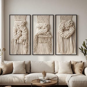 Tríptico textil de cordón tejido con nudos de macramé color crema marfil, arte de pared de fibra natural estilo boho para sala de estar, decoración con estampado neutro, regalo