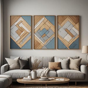 Peut inclure: Un ensemble de trois tableaux muraux rectangulaires présentant un motif géométrique de panneaux en bois clair, blanc et bleu disposés en losange, chacun encadré d'un fin cadre doré, disposés côte à côte sur un mur neutre.