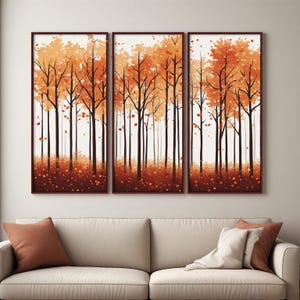 Könnte beinhalten: Ein dreiteiliges Wandbild-Set bestehend aus drei vertikalen Paneelen, die eine Waldszene mit schlanken schwarzen Baumstämmen und leuchtend orangefarbenem sowie rotem Herbstlaub vor hellem Hintergrund zeigen, eingefasst in dünne dunkelbraune Rahmen.