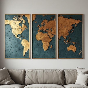 Peut inclure: Un ensemble de trois panneaux muraux représentant une carte du monde avec des continents en or métallique sur un fond bleu sarcelle foncé parsemé de points noirs. Chaque panneau rectangulaire est encadré d'une fine bordure dorée.