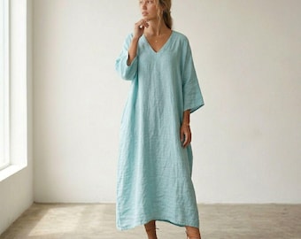 Abito lungo in lino fatto a mano, caftano oversize con scollo a V, abito lungo estivo boho, outfit minimalista dalla vestibilità ampia.