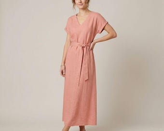 Abito lungo da donna color lino rosa cipria, abito minimalista con scollo a V e cintura, abito midi estivo casual, outfit comodo per tutti i giorni