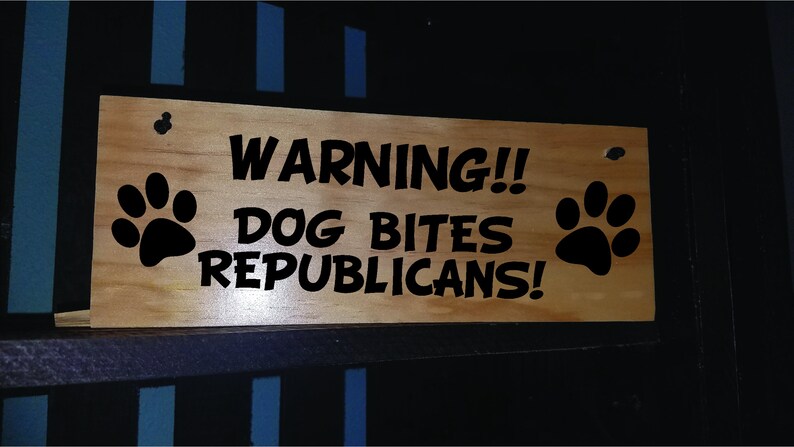 Regalo demócrata, letrero demócrata, demócrata, regalos políticos, regalo liberal, regalos de Trump, perro político, regalos divertidos para perros, regalos republicanos, Biden imagen 5