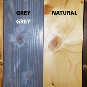 Op de afbeelding: Vier houtstalen die verschillende vlek kleuren laten zien: Goud, Grijs, Natuurlijk en Donker.