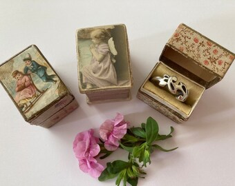 Antieke Ringdoosjes, Juweliersdoosje met Litho,  Bloemetjes Ringdoosje