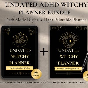 Puede incluir: Un paquete de planificadores digitales e impresos con el texto "UNDATED WITCHY PLANNER" en una tableta negra y un planificador impreso. El planificador digital tiene 461 páginas y el planificador impreso tiene 42 páginas. El paquete incluye un bolígrafo y el texto "For Overstimulated Witches" y "For the Neurodivergent Witch".