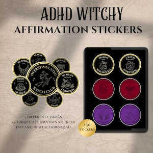Puede incluir: Una colección de pegatinas de afirmación ADHD Witchy. Las pegatinas redondas tienen diseños en negro y dorado, con frases como "Mi cerebro funciona con curiosidad" y "La curación es mi brujería". La imagen también incluye el texto "3 colores diferentes" y "150 pegatinas de afirmación únicas".
