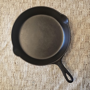 Vintage Griswold No. 9 (710C) SBL Cast Iron Skillet - Fully Restored