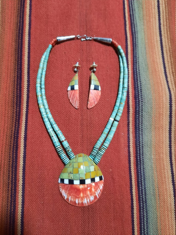 Santo Domingo Pueblo Inlaid Shell Necklace with E… - image 1