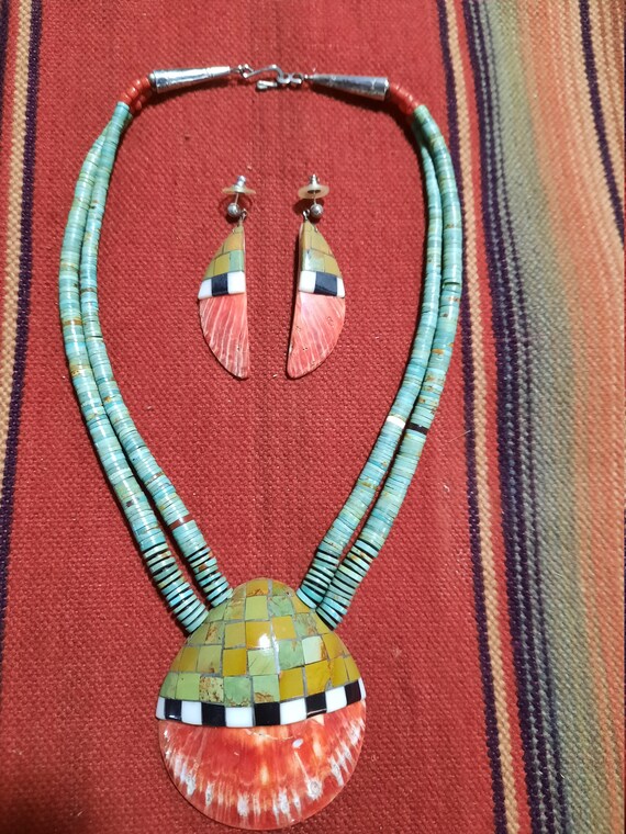Santo Domingo Pueblo Inlaid Shell Necklace with E… - image 3