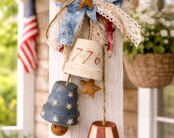Campanas colgantes patrióticas pintadas a mano / Decoración rústica de estilo granja americana