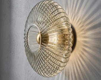 Geribbelde glazen wandkandelaar, licht getint kristal: Scandinavische luxe slaapkamerlamp