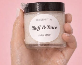 Exfoliante Buff & Bare: Exfoliante de azúcar seguro para pieles bronceadas para un brillo uniforme.