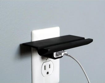 Estante para toma de corriente de pared