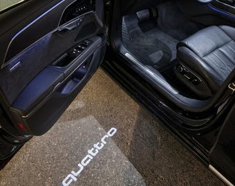 Luz de bienvenida LED para puerta Audi Quattro, proyector de logotipo de 2 piezas, luz de cortesía Plug & Play