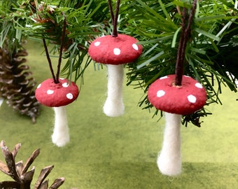 Mushroom Ornaments Made from Acorn Cap and Wool Felt, Holiday Decor, Red Mushroom, Amanita Mushroom, Fairy Garden, Magical Decor