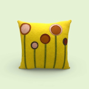 Yellow Wool Felt Flower Pillow: Modern Home Decor (16 x 16) Handmade Bild 10