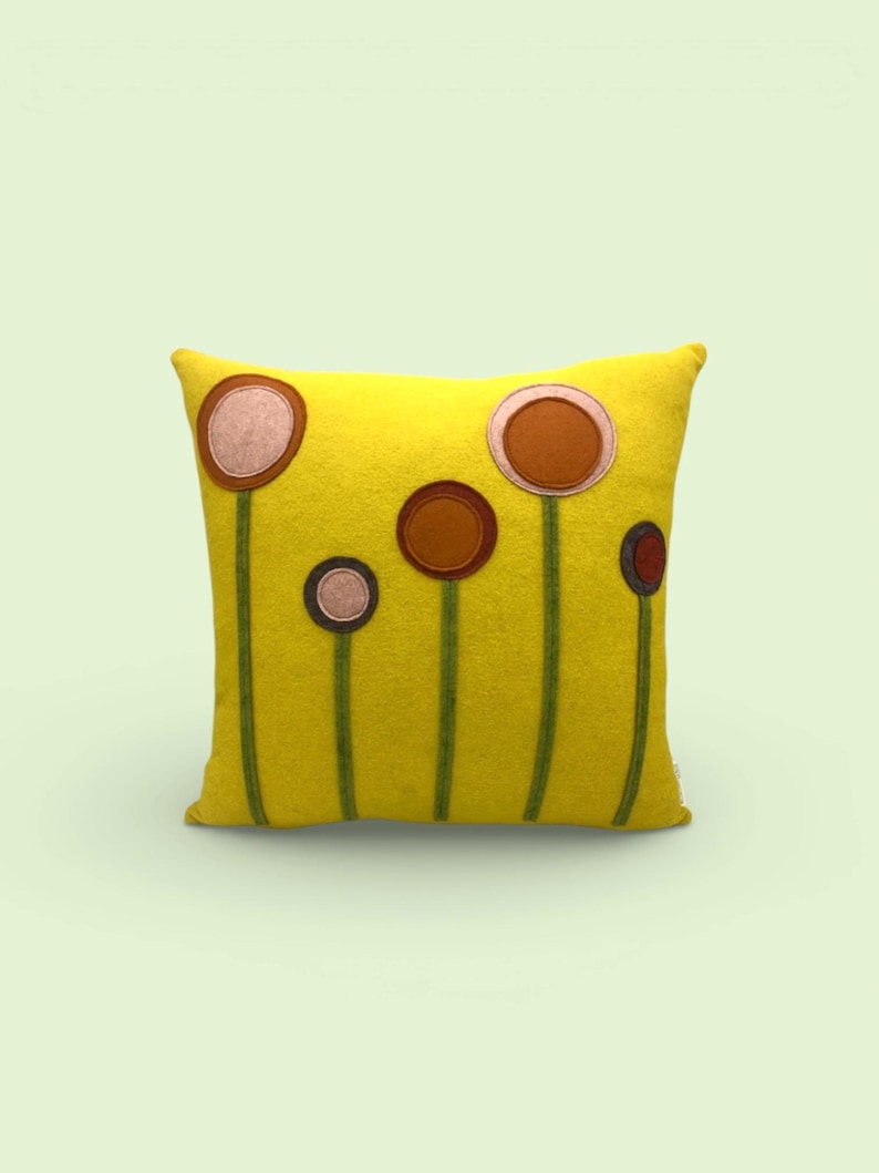 Yellow Wool Felt Flower Pillow: Modern Home Decor (16 x 16) Handmade Bild 10