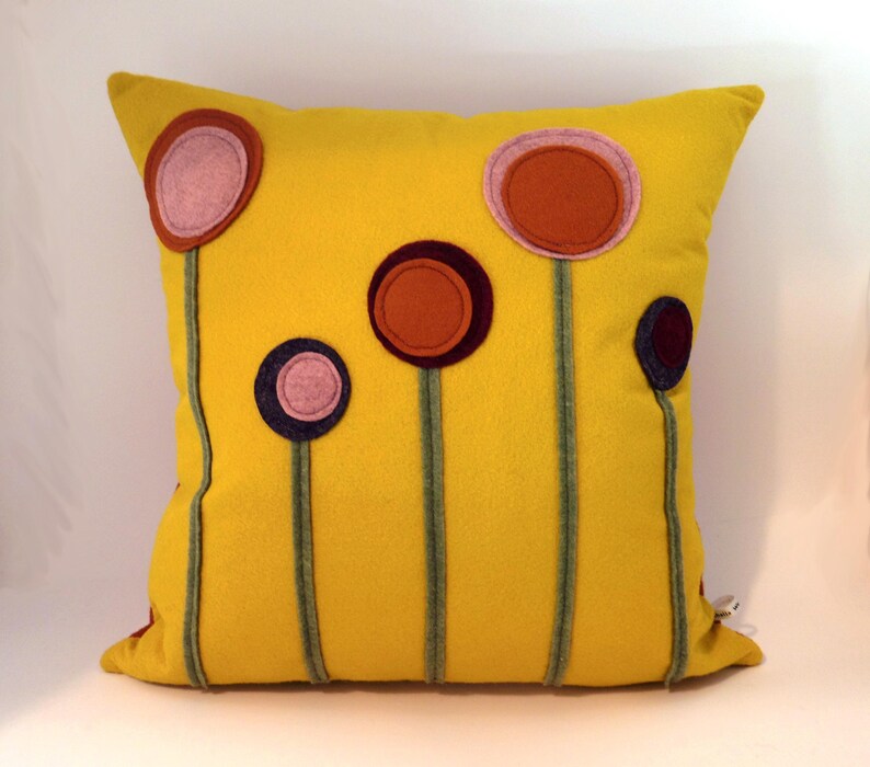 Yellow Wool Felt Flower Pillow: Modern Home Decor (16 x 16) Handmade Bild 9