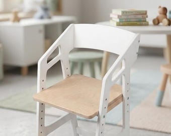 Chaise Montessori réglable | Tabouret pour enfant en pleine croissance de design nordique | Chaise pour tout-petit en bois fabriquée à la main pour l'indépendance | Fabriqué en Estonie