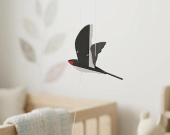 Mobile d'hirondelle en bois moderne, sculpture d'oiseau cinétique monochrome, décoration d'intérieur nordique minimaliste, art géométrique de chambre d'oiseau de vol noir et blanc