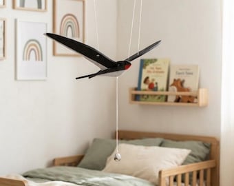 Móvil de madera hecho a mano con forma de golondrina y alas móviles, escultura cinética de pájaro, decoración infantil escandinava, regalo minimalista y ecológico inspirado en la naturaleza.