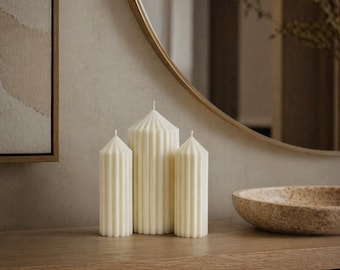 Ensemble de bougies pilier architecturales, design sculptural pointu, cire de colza non parfumée, décoration tendance