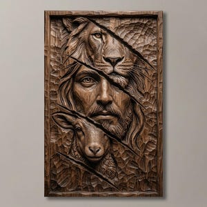 Pode incluir: Uma placa de parede retangular de madeira com uma escultura em relevo de um leão, um rosto humano e um cordeiro. A obra é dividida por cortes diagonais irregulares que revelam cada sujeito em camadas, com texturas detalhadas e tons castanhos.
