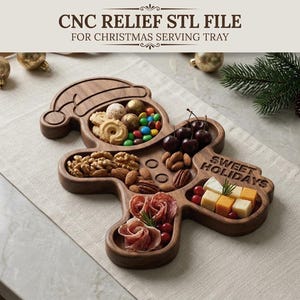 Op de afbeelding: Een serveerblad van donker hout in de vorm van een peperkoekmannetje met een kerstmuts. Het blad heeft meerdere vakjes gevuld met snacks en de tekst "SWEET HOLIDAYS" aan de rechterkant. De tekst bovenaan luidt "CNC RELIEF STL FILE FOR CHRISTMAS SERVING TRAY."