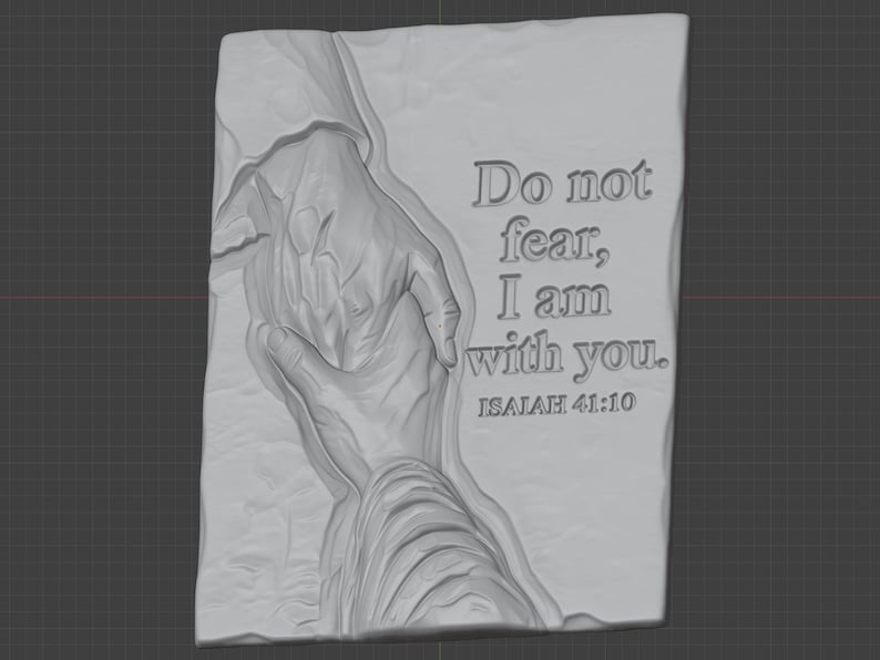 Pode incluir: Uma placa de relevo retangular cinza-claro com um design esculpido de duas m&atilde;os estendidas uma para a outra. O texto "Do not fear, I am with you. ISAIAH 41:10" est&aacute; gravado no lado direito da superf&iacute;cie texturizada semelhante a pedra.