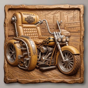 Peut inclure: Une sculpture murale en bois carrée représentant une moto à trois roues avec un siège à dossier haut. Le dossier affiche le texte NANELLA et un logo Harley-Davidson. L'arrière-plan montre une scène de rue urbaine avec des bâtiments et des véhicules.